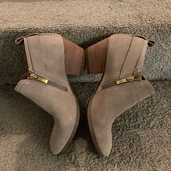 NWOB FRANCO SARTO  Suede Booties - Picture 6 of 12